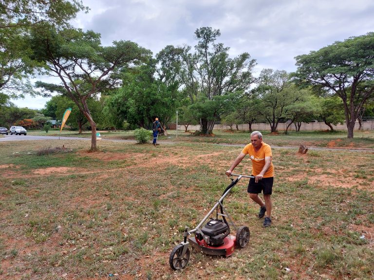 AfriForum se Rustenburg-tak maak dorp skoon