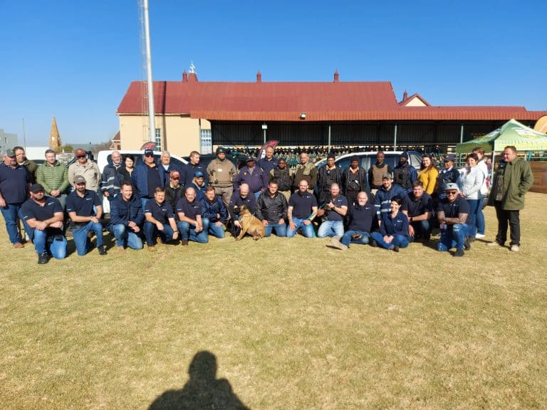 AfriForum se Heidelberg-buurtwag hou bewusmakingsaksie by Laerskool Volkskool