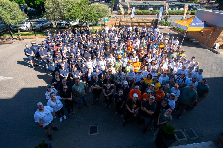 Kyk: AfriForum- en Solidariteit-personeel sê #OnsSalSelf skoonmaak en opknap