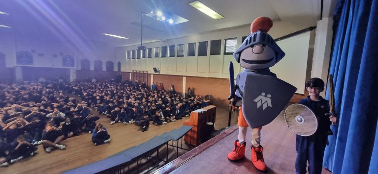 AfriForum-teenboelieveldtog en Matteus kuier by laerskole in die Strand