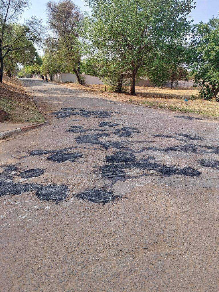 Lichtenburg-tak herstel 284 slaggate in September