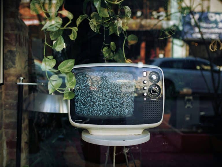 Dit is tyd om TV-lisensies te skrap ná staat se rekord van wanbetaling aan lig kom, sê AfriForum