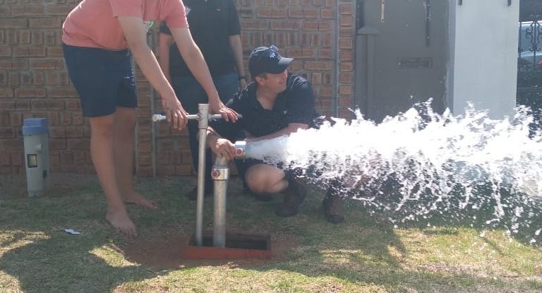 AfriForum-tak toets en beveilig Krugersdorp se brandkrane