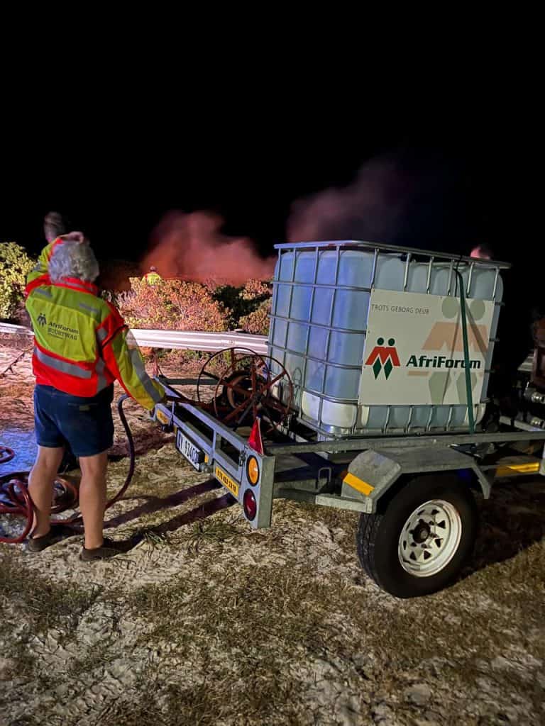 Blitsige buurtwag blus brand in Struisbaai
