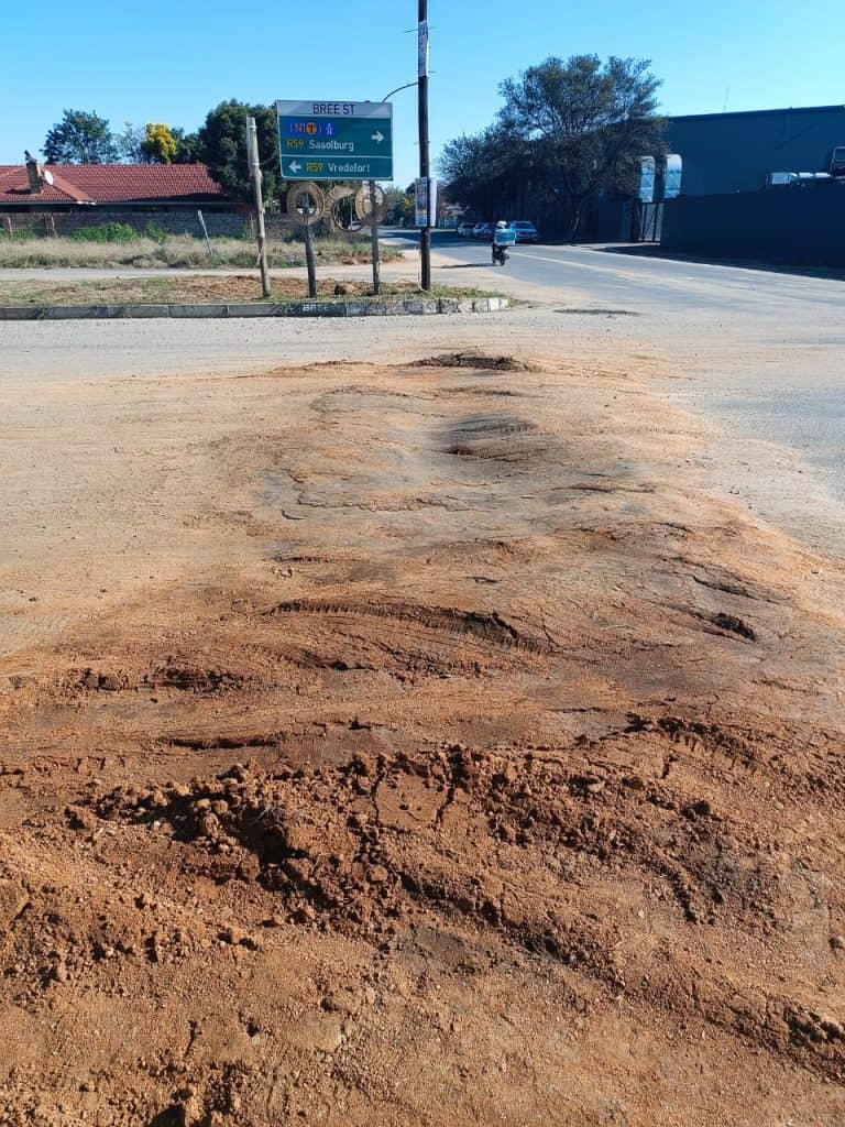 AfriForum wend hom tot Sanral ná Ngwathe-munisipaliteit pad verniel voor Nampo afskop
