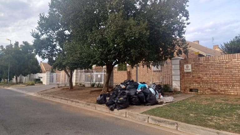 AfriForum nader hof oor kwytskelding van Manguang-vullisverwyderingstarief