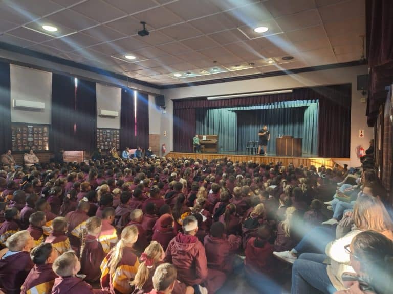 Kinderbeskermingsweek: Byna 1 000 leerders op Bethal leer oor aanlyn gevare