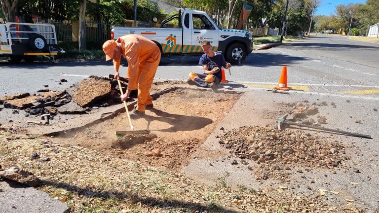 AfriForum maak merkbare verskil in Pretoria, terwyl Tshwane-metro se dienslewering “vermis” is