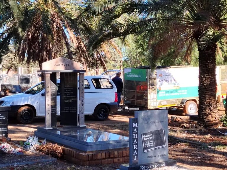 AfriForum versorg oorlogsveterane se grafte in Kimberley se Weseinde-begraafplaas