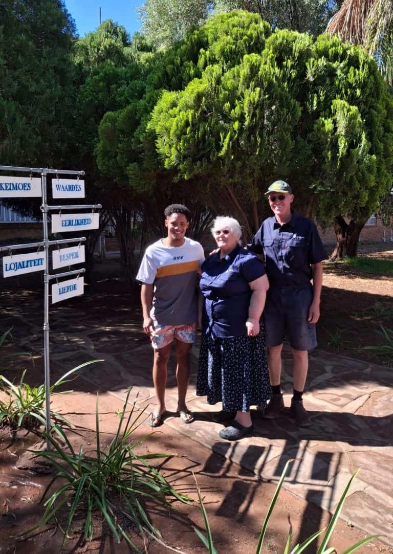 Grootoog-tak plant 27 bome in Keimoes