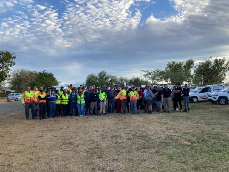 AfriForum neem voortou van kilometerlange konvooi om Oudtshoorn te beveilig