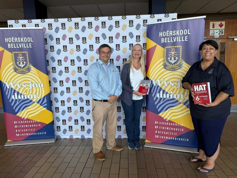 Kaapstad-Noord-tak bevorder Afrikaanse onderrig met skenking aan Hoërskool Bellville