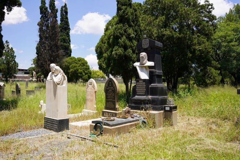 Heldeakker-begraafplaas trek nuwe baadjie aan
