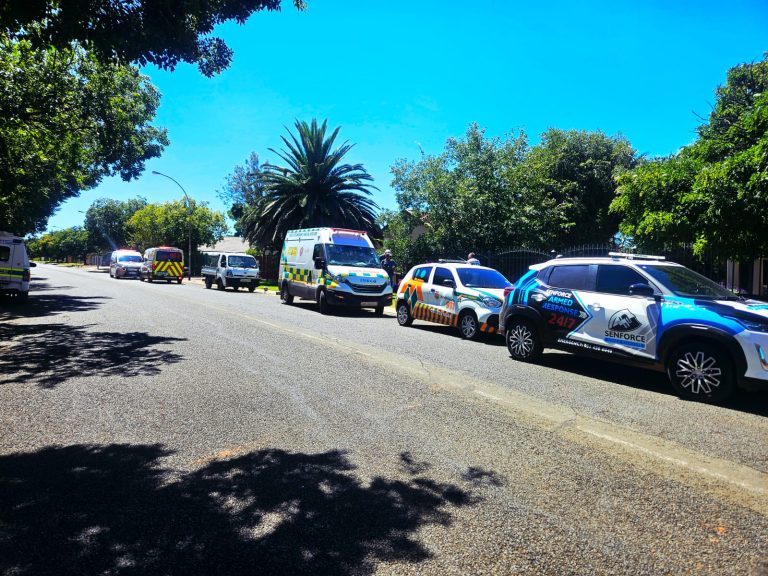 AfriForum911-reaksie-eenheid help man met ernstige steekwond