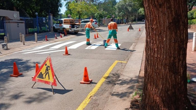 Kom wat wil – AfriForum-takke in noorde staan nie terug vir reën