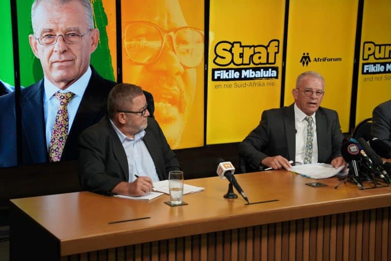 Vervolging van Mbalula wink ondanks poging om AfriForum die mond te snoer