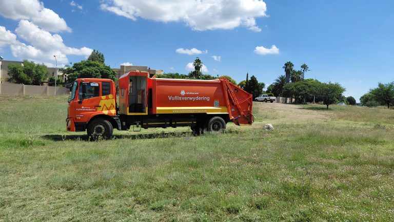 AfriForum Dienste verwyder 64 ton vullis en sny gras by parke gedurende Maart