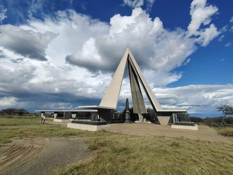 AfriForum maak Burgermonument by Magersfontein skoon voor Franse besoek