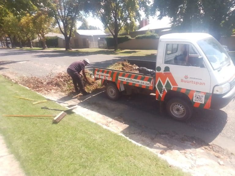 AfriForum’s branch in Bethlehem cleans up after Dihlabeng Municipality
