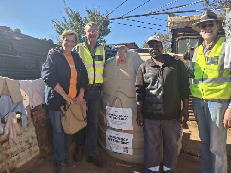 AfriForum branch in Parys installs emergency water tank in Tumahole