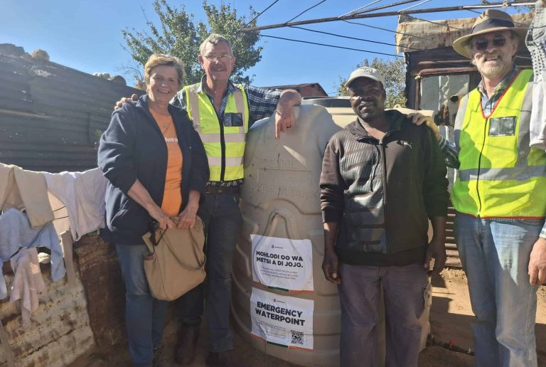 AfriForum-tak in Parys rig noodwatertenk in Tumahole op