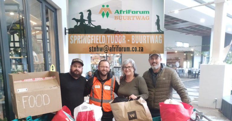 AfriForum se PE-buurtwagte voed honderde te midde van Kaapse storms