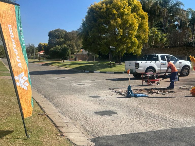 New AfriForum neighbourhood team in Klerksdorp repairs 119 potholes in May