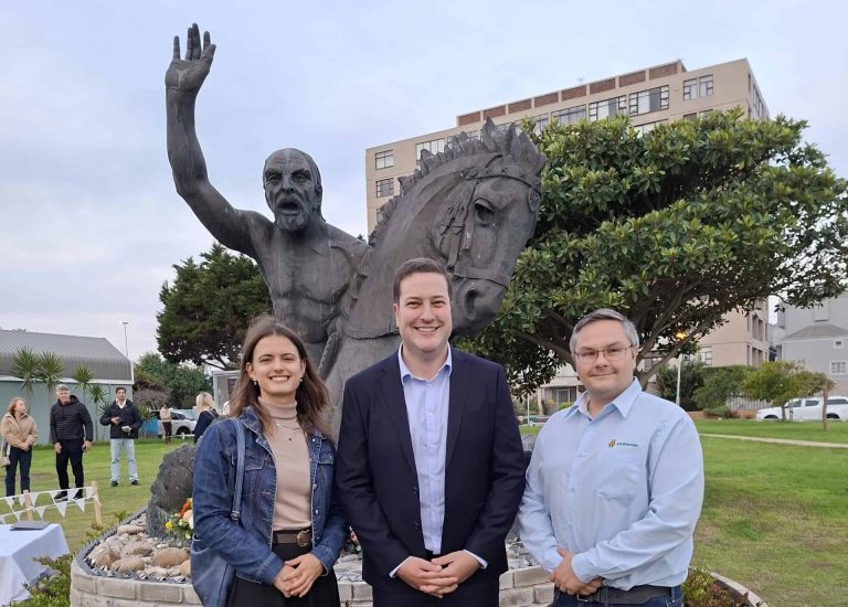 AfriForum vereer Wolraad Woltemade se heldedaad met kranslegging