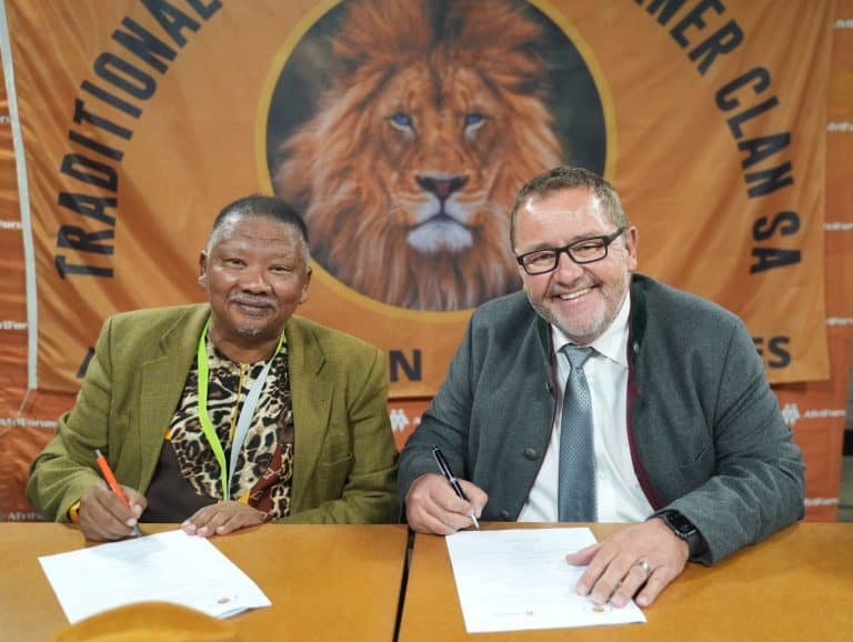 AfriForum en Nama-Afrikaner-familiestam in Suid-Afrika sluit geskiedkundige ooreenkoms