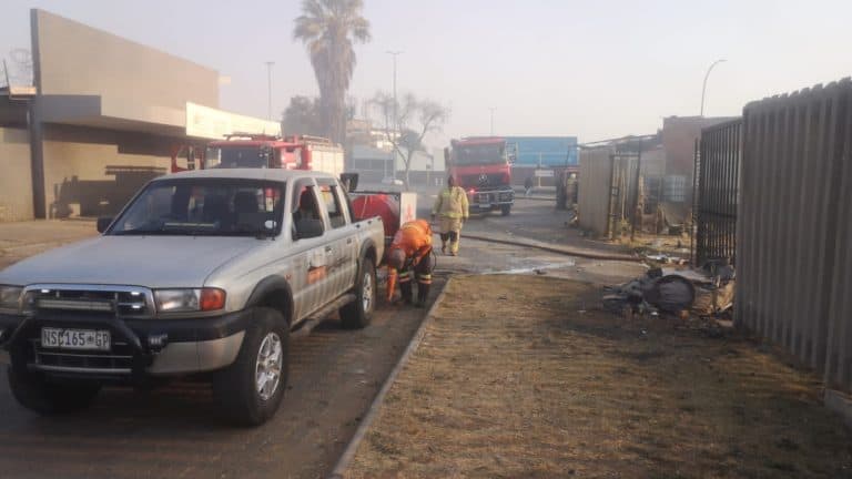 AfriForum se Germiston-span help brand naby petrolstasie blus