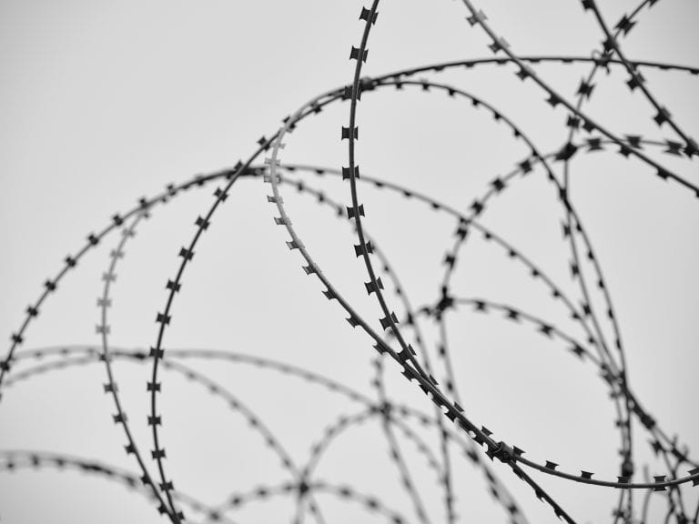 Nuuskommentaar: Immigrantedispuut – Die oplossing begin by die grensdraad