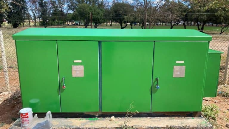 AfriForum’s Upington branch refurbishes power boxes as part of 2026 school project